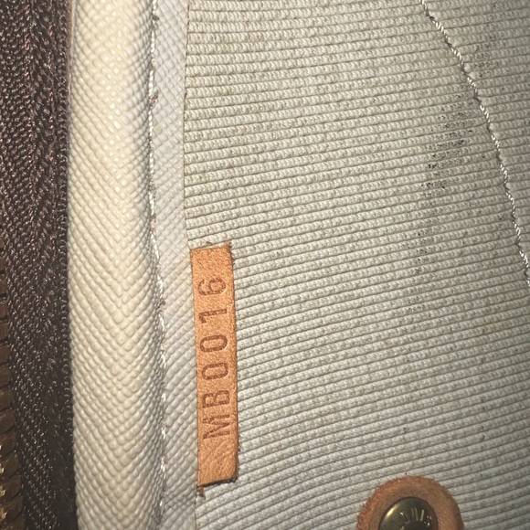 Louis Vuitton carry on duel sided! RETIRED - Picture 6 of 9